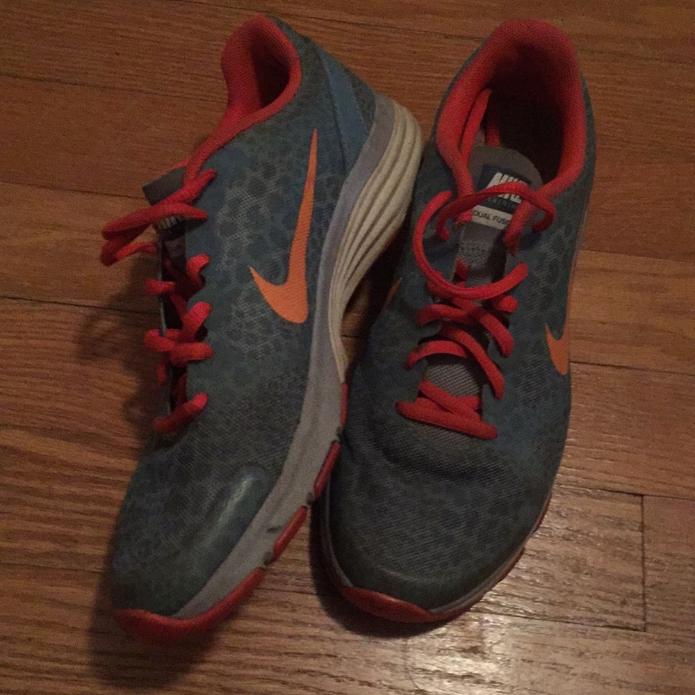 Nike tennis shoes